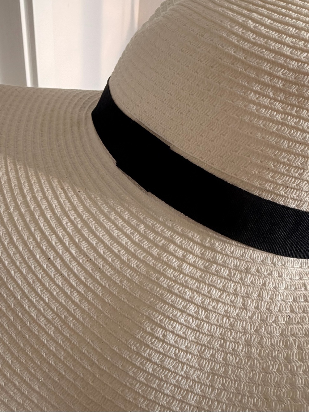 Oversized Wide Brim Straw Sun Hat White Black Trim Extra Large Dramatic Beach - Picture 4 of 4